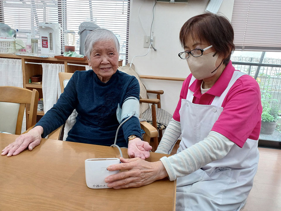 朝は血圧・体温測定から