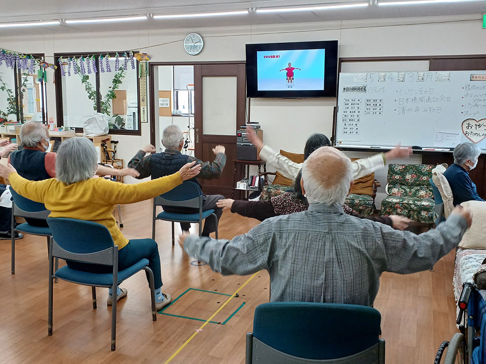 ビデオに合わせて体操